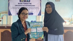 Deteksi Dini Kolesterol, Mahasiswi KKN-T UNDIP Adakan Cek Kesehatan Gratis bagi Warga Desa Tambakbulusan