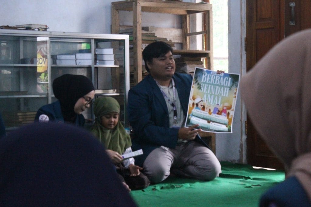 Mahasiswa KKN UNDIP Lakukan Penguatan Ekonomi Islam pada Usia Dini