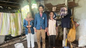 Mahasiswa KKN Tematik UNDIP Gelar Pelatihan Pembuatan Pupuk Organik Cair untuk Petani Teh di Desa Kembanglangit