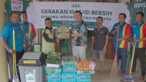 Indomaret dan Unilever Bersihkan 100 Masjid, Siapkan Suasana Ibadah yang Khusyuk untuk Ramadan 2025