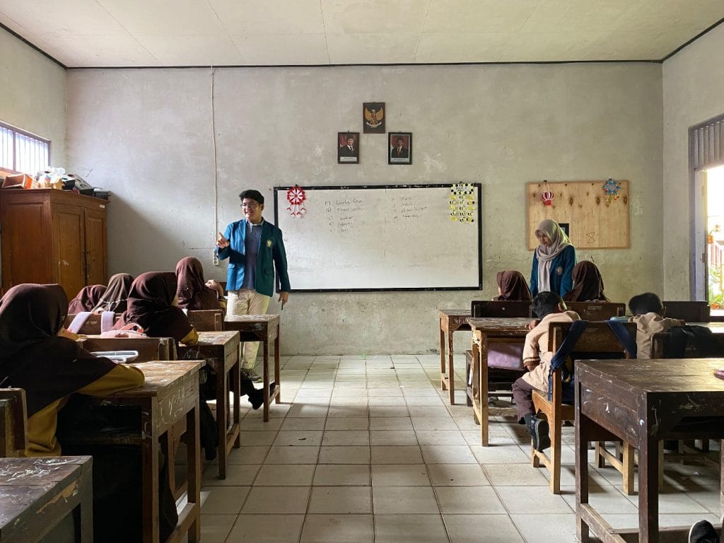 Mahasiswa KKN UNDIP Edukasi Siswa SD Kelas 3 Mengenai Pengelolaan Kawasan Pesisir dan Oseanografi Terapan