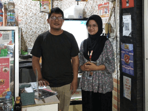 Bantu Pembuatan Sertifikat Halal Self-Declare, Mahasiswa KKN UNDIP Lakukan Pendataan dan Penginputan Bahan Makanan pada Akun SiHalal di Kantin FISIP UNDIP