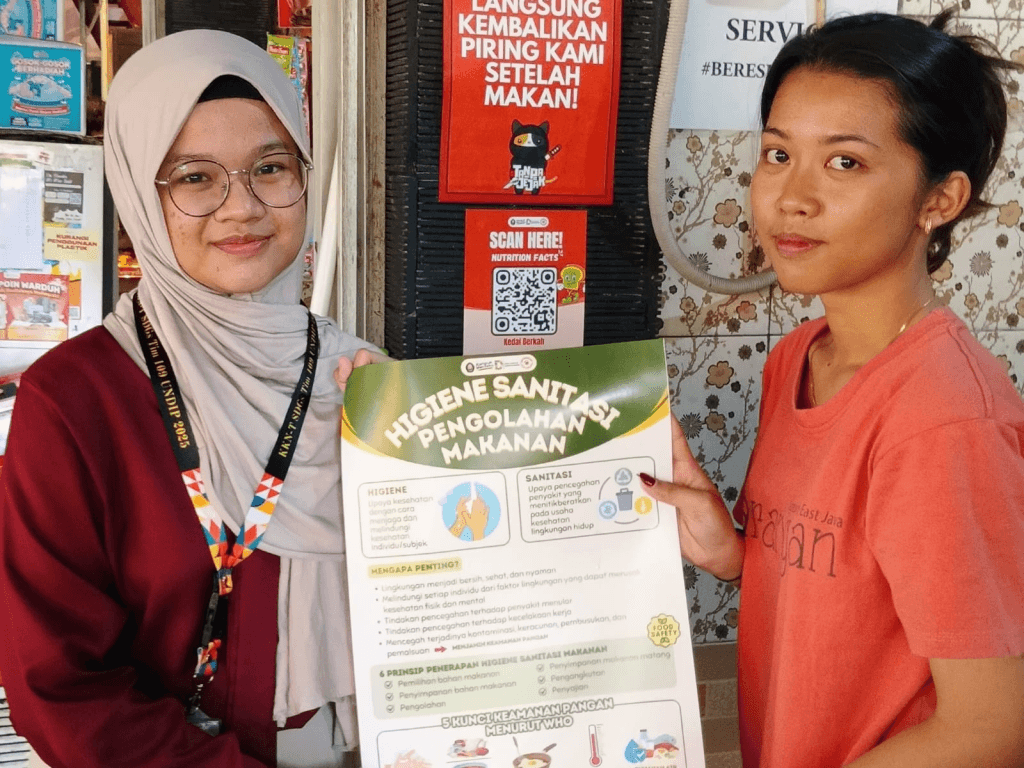 Mahasiswa KKN-T SDGs Tim 109 UNDIP Berikan Edukasi Higiene Sanitasi Pengolahan Makanan pada Penjual di Kantin FISIP