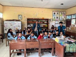 Tim KKN Tematik SDGs UNDIP Edukasi Mitigasi Bencana pada Siswa-Siswi SDN Tambakbulusan 02, Demak 
