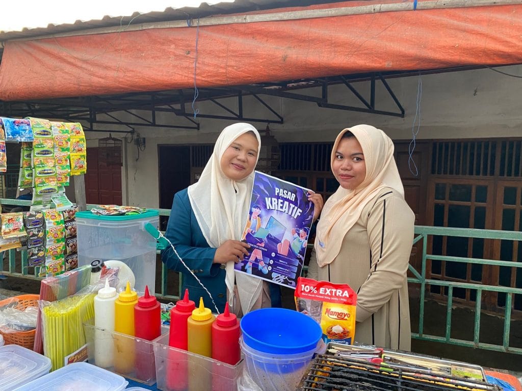 Mahasiswa KKN UNDIP Edukasikan Strategi Pasar Kreatif di Bonang Demak untuk Dorong Literasi Digital dan Inovasi Usaha Lokal