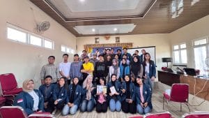 Mahasiswa KKNT TIM 18 Universitas Diponegoro Lakukan Edukasi Penggunaan Web Apps Bahari Demak