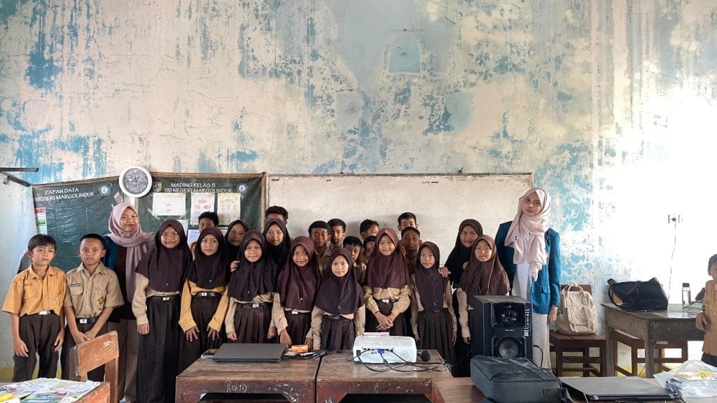 Belajar Toleransi Sejak Dini, Mahasiswa KKN-T Tim 18 Undip Ajak Siswa SD Margolinduk Menghargai Perbedaan