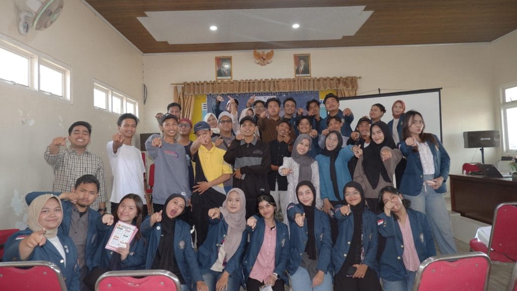 Dari Laut ke Layar, Pemuda Bonang Belajar Branding Produk Perikanan Bareng Mahasiswa KKN UNDIP