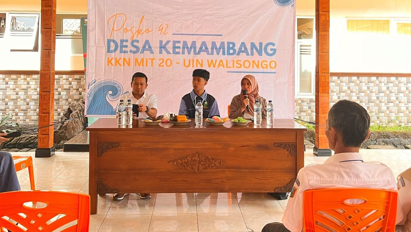 A group of people sitting in chairs Description automatically generated