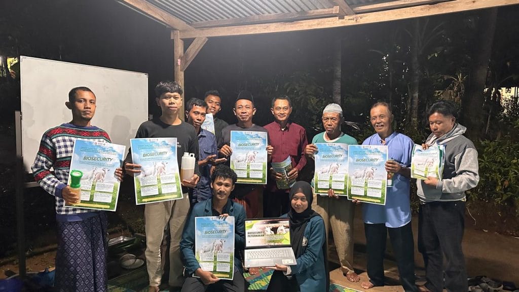 Kenalkan Biosecurity Peternakan Kambing, Mahasiswa KKN Tematik Undip Berbagi Pengetahuan untuk Peternak dan Masyarakat