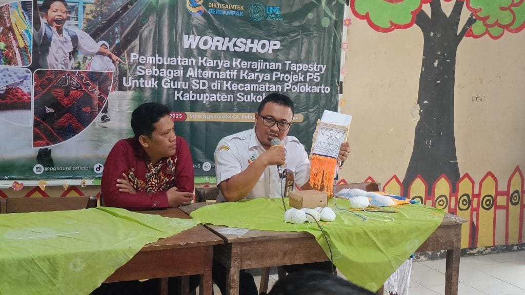 Bikin P5 Makin Hidup! PGSD UNS Latih Guru SDN Ngombakan Bikin Tapestry dari Bahan Sederhana