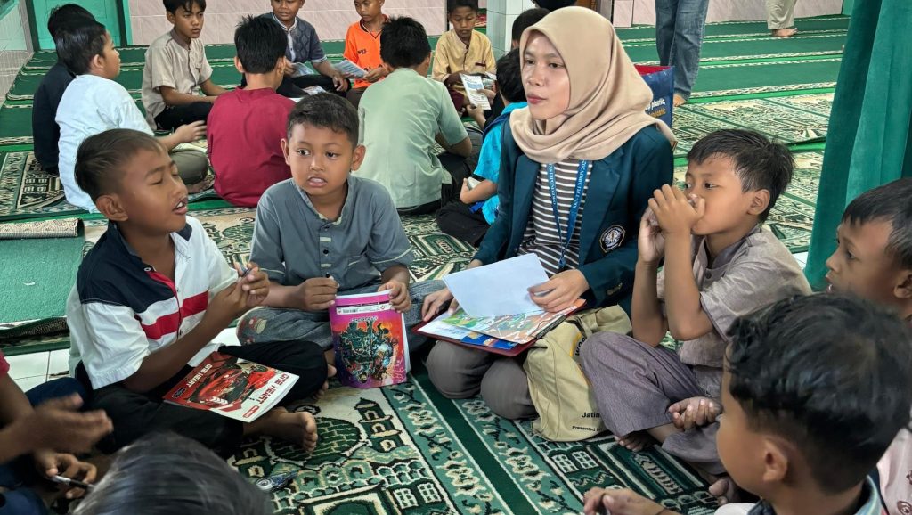 Ajak Anak TPA Shobirin Jadi ‘Detektif Jentik’, Mahasiswa KKN Undip Gunakan Media Kreatif