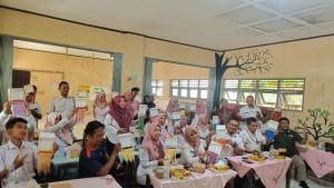 Penuh Warna dan Makna! PGSD UNS Latih Guru SDN Jombor Ciptakan Tapestry untuk Projek P5