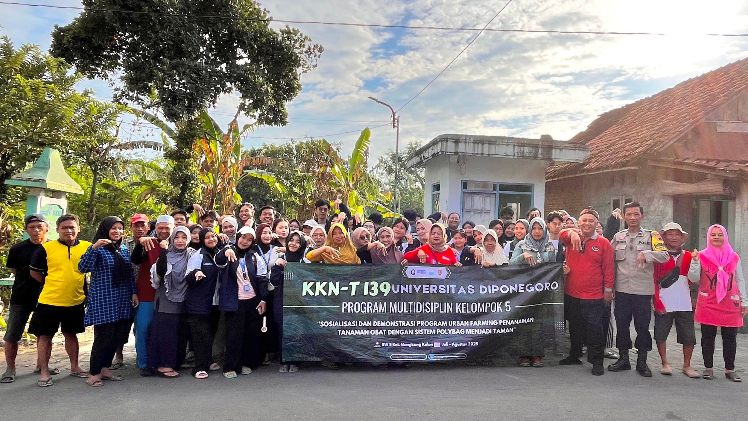 Dorong Kemandirian Kesehatan, Mahasiswa KKN-T 139 Undip Hadirkan Urban Farming TOGA (Tanaman Obat Keluarga) untuk Warga Kelurahan Mangkang Kulon