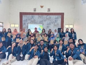 Mahasiswa KKN-T Undip Edukasi Alat Fermentasi Pupuk Cair, Bantu Warga Ubah Sampah Dapur Jadi Pupuk