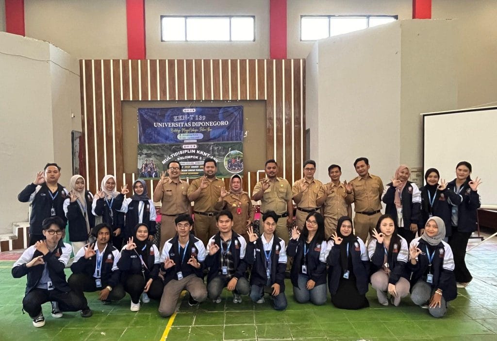 Dari Sosialisasi ke Aksi Nyata, KKN-T 139 Universitas Diponegoro Luncurkan Program Budidaya Maggot di Mangkang Kulon Bersama Dinas Lingkungan Hidup Kota Semarang