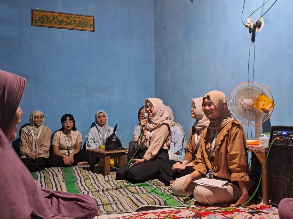 Tingkatkan Gizi Keluarga, Mahasiswa KKN Undip Kenalkan Resep Olahan Lele dan Nila kepada Ibu-Ibu PKK di Desa Loireng