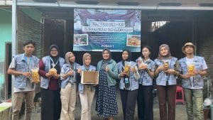 Mahasiswa Undip Bersama Mitra Stik Keju
