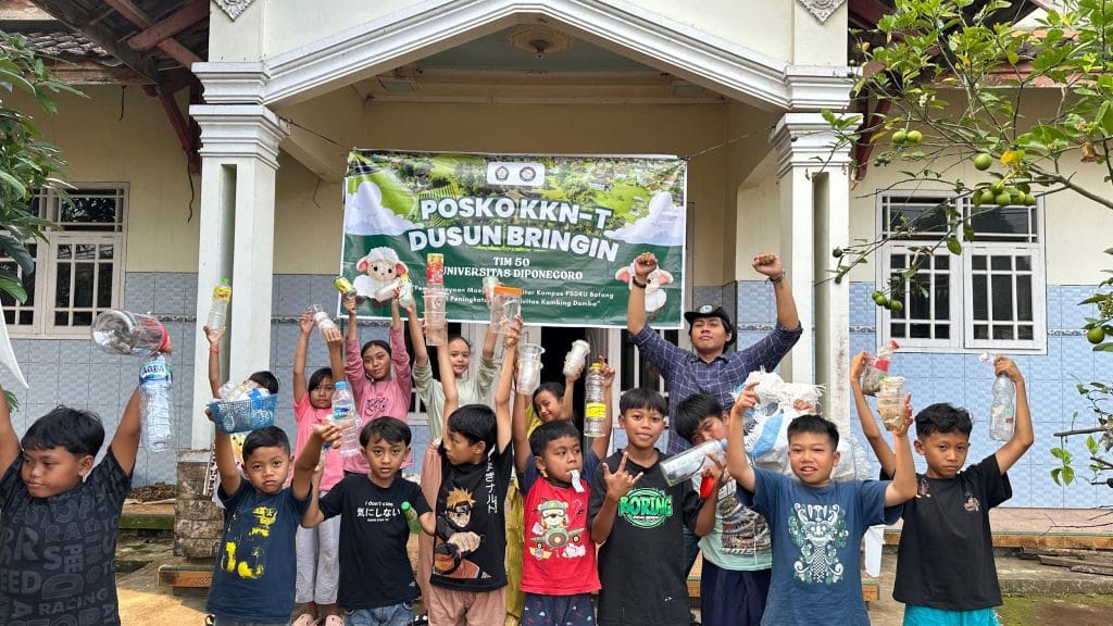 Mencetak Asa Lingkungan, Mahasiswa KKN-T Tim 50 Undip Nobatkan Raja dan Ratu di Dukuh Bringin Melalui ‘Kid Empowering’