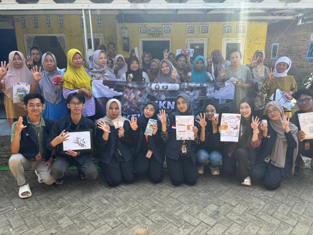 Mahasiswa KKN-T IDBU UNDIP Ubah Minyak Jelantah jadi Lilin Jelita (Jelantah Bernilai Tambah), Dorong Ekonomi dan Digitalisasi Warga di Roban Barat
