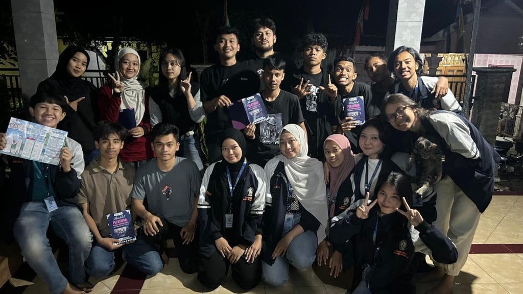 Mahasiswa KKN-T Undip Bekali Karang Taruna Nglarangan Keterampilan Desain dan Dokumen Digital