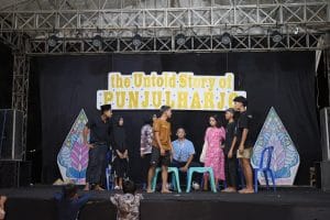 A group of people on a stage AI-generated content may be incorrect.