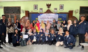 Mahasiswa KKN UPGRIS Kelompok 45 Kembangkan Inovasi Kewirausahaan Lewat Kecap Kulit Pisang di Karangsari