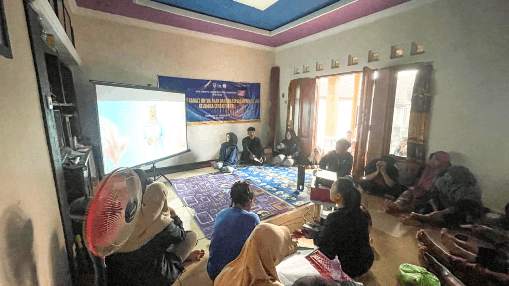 Mahasiswa KKN UPGRIS Lakukan Edukasi Kewaspadaan Hoax bagi Keluarga Cerdas Digital