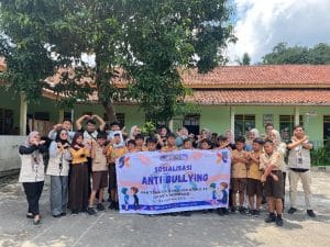 Lawan Perundungan di Sekolah, Mahasiswa KKN UPGRIS Edukasi Siswa SD Randugunting tentang Bahaya Bullying