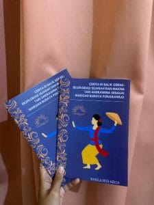 Mahasiswi KKN UNDIP Dokumentasikan Sejarah dan Makna Tari Andrawina Punjulharjo dalam Sebuah Buku