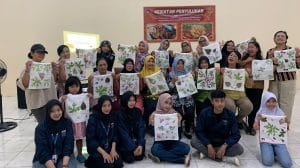 Mahasiswa KKN UPGRIS Kelompok 7 Kenalkan Seni Eco Print kepada Ibu-Ibu PKK Sidomulyo untuk Dukung Kreativitas dan Ramah Lingkungan