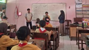 Tingkatkan Minat Baca di Sekolah, Mahasiswa KKN UPGRIS Desa Randugunting Laksanakan Program Pojok Literasi