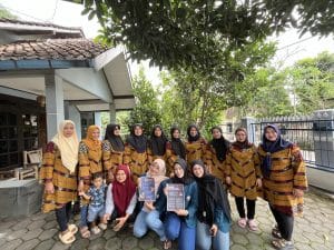 Mahasiswa KKN-T UNDIP Ajak Ibu PKK Langensari Menjadi Agen Literasi Digital Keluarga melalui Program PMM Kemdiktisaintek 2025