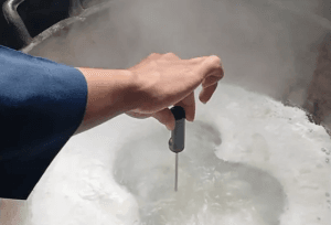 Undip Maksimalkan Potensi Gula Aren Desa Tumbrep melalui Program Pengadaan Termometer Digital, Solusi Tepat Jaga Kualitas Gula Aren oleh Mahasiswa Kemendiktisaintek 2025