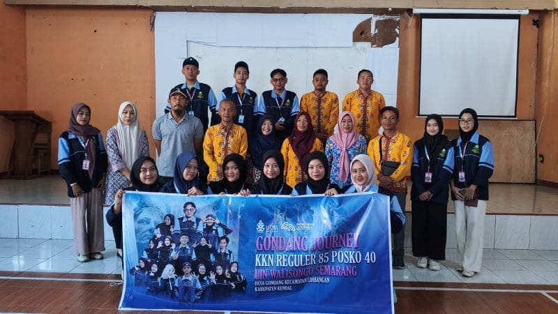 Foto Bersama dengan Perangkat Desa Gondang Kecamatan Limbangan Kabupaten Kendal