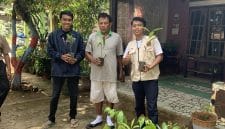 Mahasiswa Kuliah Kerja Nyata (KKN) Universitas PGRI Semarang (UPGRIS) Kelompok 37 secara simbolis menyerahkan bibit aneka tanaman (termasuk pohon buah, tanaman keras, dan tanaman hias) kepada perwakilan warga dan kepala dusun Desa Tlogo. Penyerahan bibit ini merupakan langkah kecil KKN UPGRIS untuk memulai gerakan penghijauan demi mewujudkan desa yang lebih hijau dan berkelanjutan.