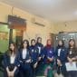 Mahasiswa Universitas PGRI Semarang (UPGRIS), Nafidatun Aliyah, berfoto bersama di Dinas Kepemudaan, Olahraga, dan Pariwisata (DISPORAPAR) Jawa Tengah. 