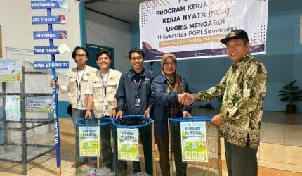 Mahasiswa KKN UPGRIS Kelompok 37 Sosialisasikan Bank Sampah Plastik Menuju Desa Tlogo Ramah Lingkungan
