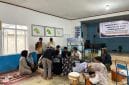Peserta terlihat antusias dan aktif berpartisipasi dalam praktik langsung pembuatan Lilin Aromaterapi dari limbah minyak jelantah di Balai Desa Tlogo. Kegiatan ini memberikan solusi kreatif untuk pengelolaan limbah rumah tangga dan membuka peluang usaha baru berbasis daur ulang dan ekonomi hijau.