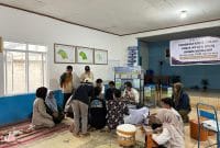 Peserta terlihat antusias dan aktif berpartisipasi dalam praktik langsung pembuatan Lilin Aromaterapi dari limbah minyak jelantah di Balai Desa Tlogo. Kegiatan ini memberikan solusi kreatif untuk pengelolaan limbah rumah tangga dan membuka peluang usaha baru berbasis daur ulang dan ekonomi hijau.