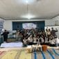 Mahasiswa KKN UPGRIS Kelompok 37 berfoto bersama setelah melaksanakan Sosialisasi Pengelolaan dan Pemanfaatan Limbah Sampah di Balai Desa Tlogo. Kegiatan ini berfokus pada edukasi strategi 3R (Reduce, Reuse, Recycle) serta inovasi seperti pembuatan ecobrick dan lilin aromaterapi dari minyak jelantah.