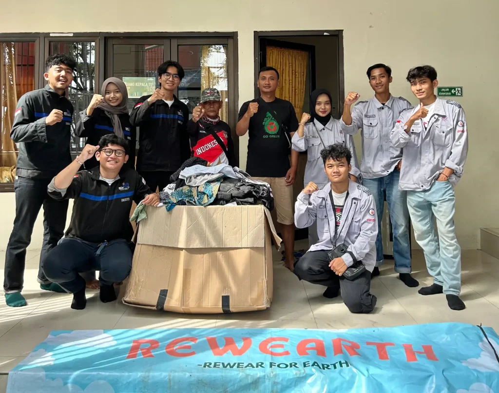 FT UNDIP Lewat Rewearth 2025 Salurkan Ribuan Pakaian ke Komunitas Sosial di Semarang