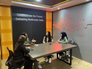 Dosen yang Menyalakan Logika: Ketika Filsafat Jadi Gaya Hidup di Kelas