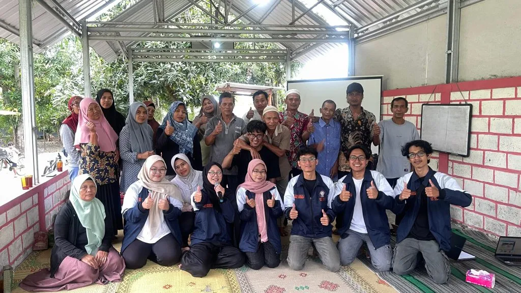 Sinergi Warga dan KKN Undip: Bangun Kemandirian Pengelolaan Sampah hingga Inovasi Penerangan Otomatis di Desa Kragilan