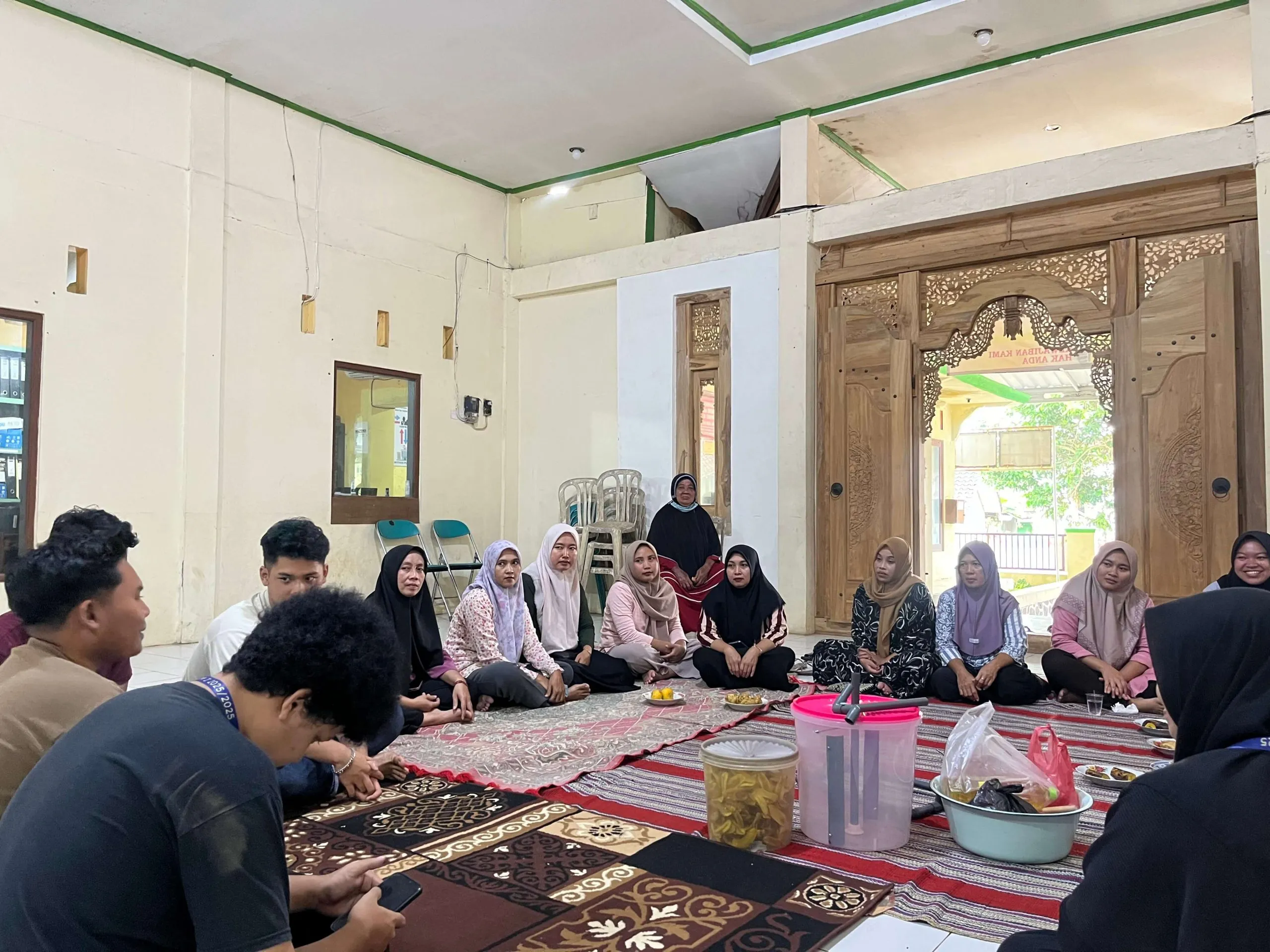 Mahasiswa KKN Undip Dorong Ibu-ibu PKK Desa Cluwuk Kembangkan Usaha Keripik Pisang ke Pasar Luar Mahasiswa KKN Undip Dorong Ibu-ibu PKK Desa Cluwuk Kembangkan Usaha Keripik Pisang ke Pasar Luar