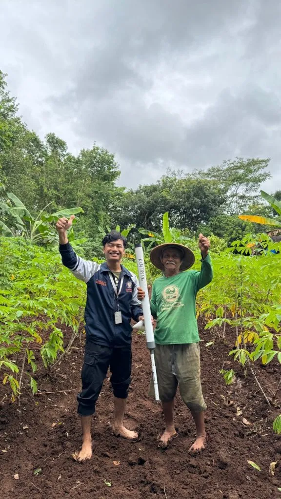 Mahasiswa KKN UNDIP Lakukan Pendampingan Alat Tabur Pupuk Sederhana di Dusun Tukluk, Wonogiri
