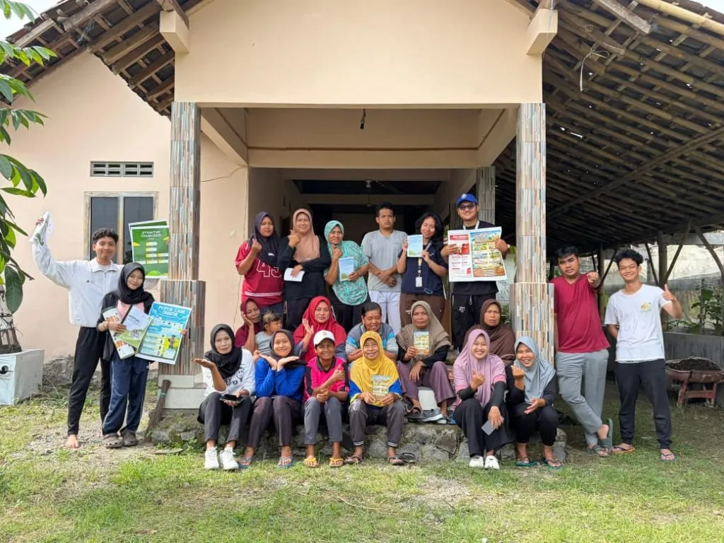 Kelola Sampah Dapur Jadi Bernilai, Mahasiswa KKN UNDIP Gelar Sosialisasi Pupuk Cair Organik di Desa Ngandong