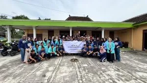 Dari Limbah Jadi Cuan, Mahasiswa KKN UNS Dorong Ekonomi Lokal Lewat Briket Sekam Padi