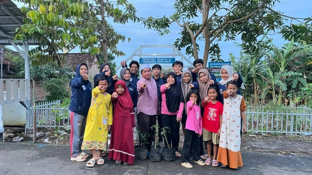 Mahasiswa KKN UNISVET Optimalisasi Taman TOGA, Tingkatkan Kesadaran dan Kesehatan Masyarakat RT 05 RW 02 Kelurahan Kedungpane