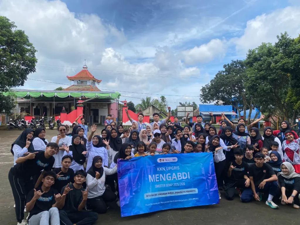 Meriahkan Akhir Pekan, Mahasiswa KKN UGPRIS Gelar Senam Sehat dan Undian Doorprize Bersama Warga RW 05